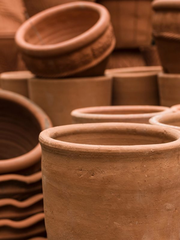 Stacks,Of,Various,Terracotta,Pots,For,Plants,For,Sale,At